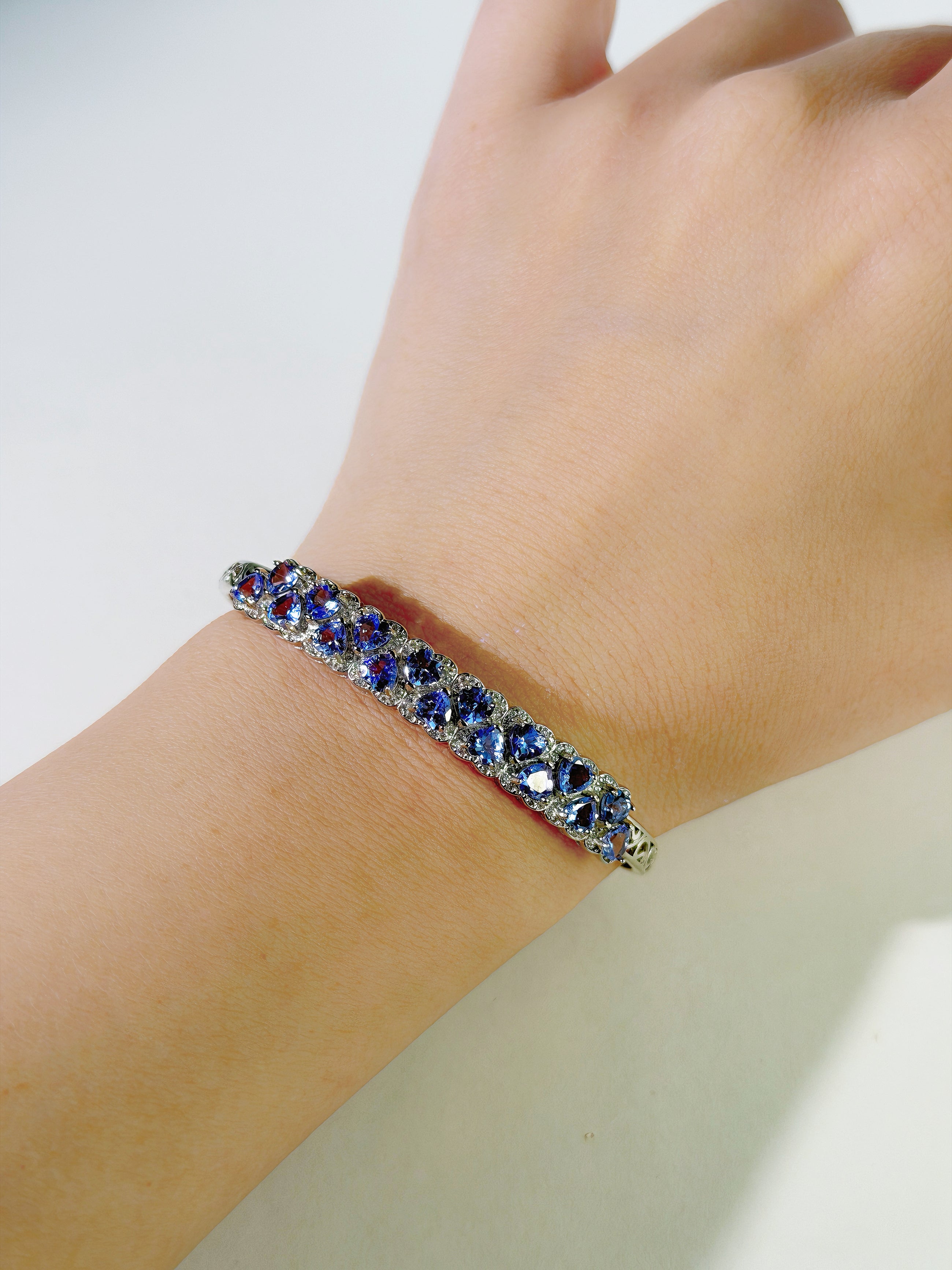 Violet Heartline Tanzanite Bangle