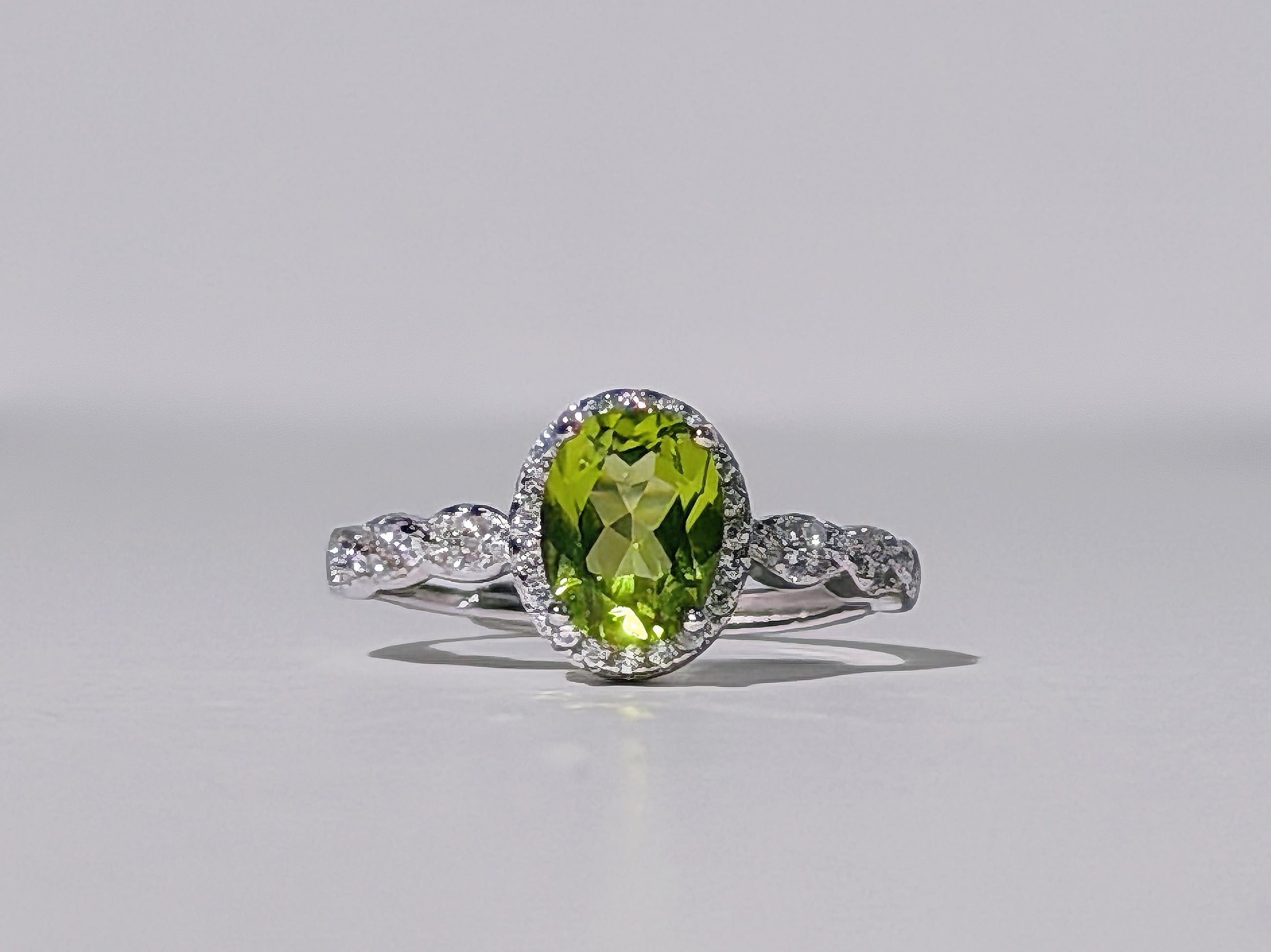 Peridot Luminance Ring