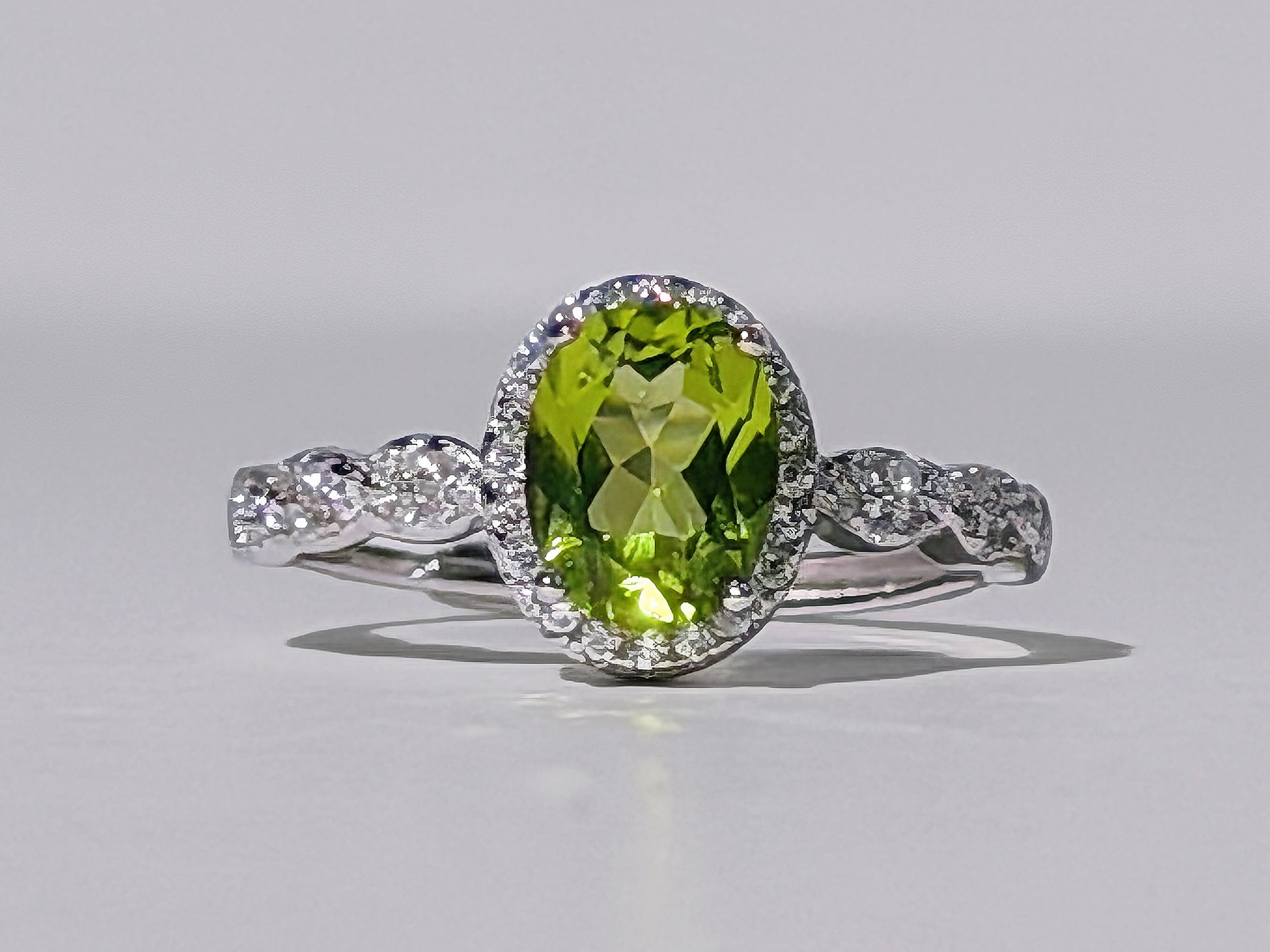 Peridot Luminance Ring