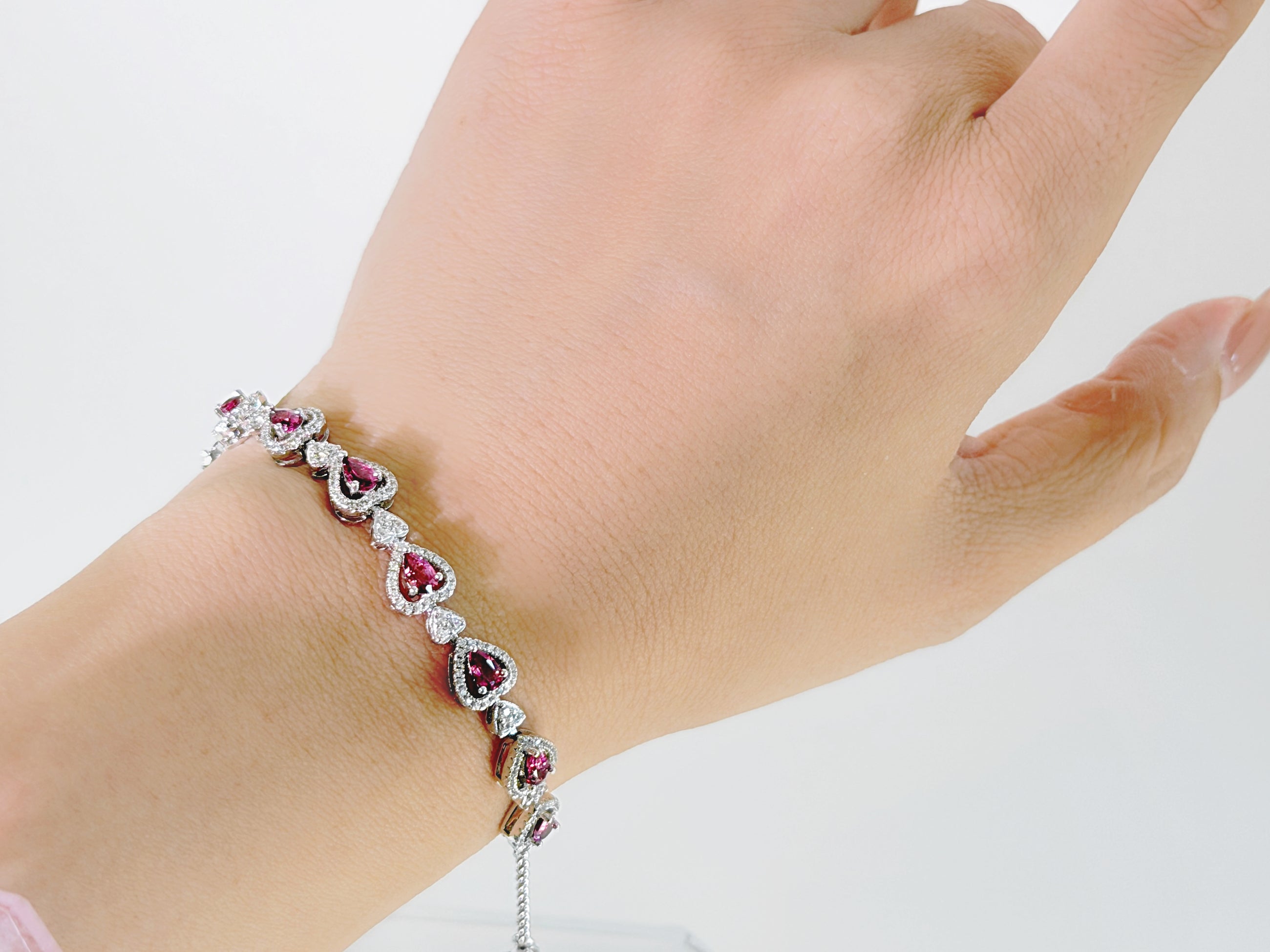 Rosé Heartline Garnet Bracelet