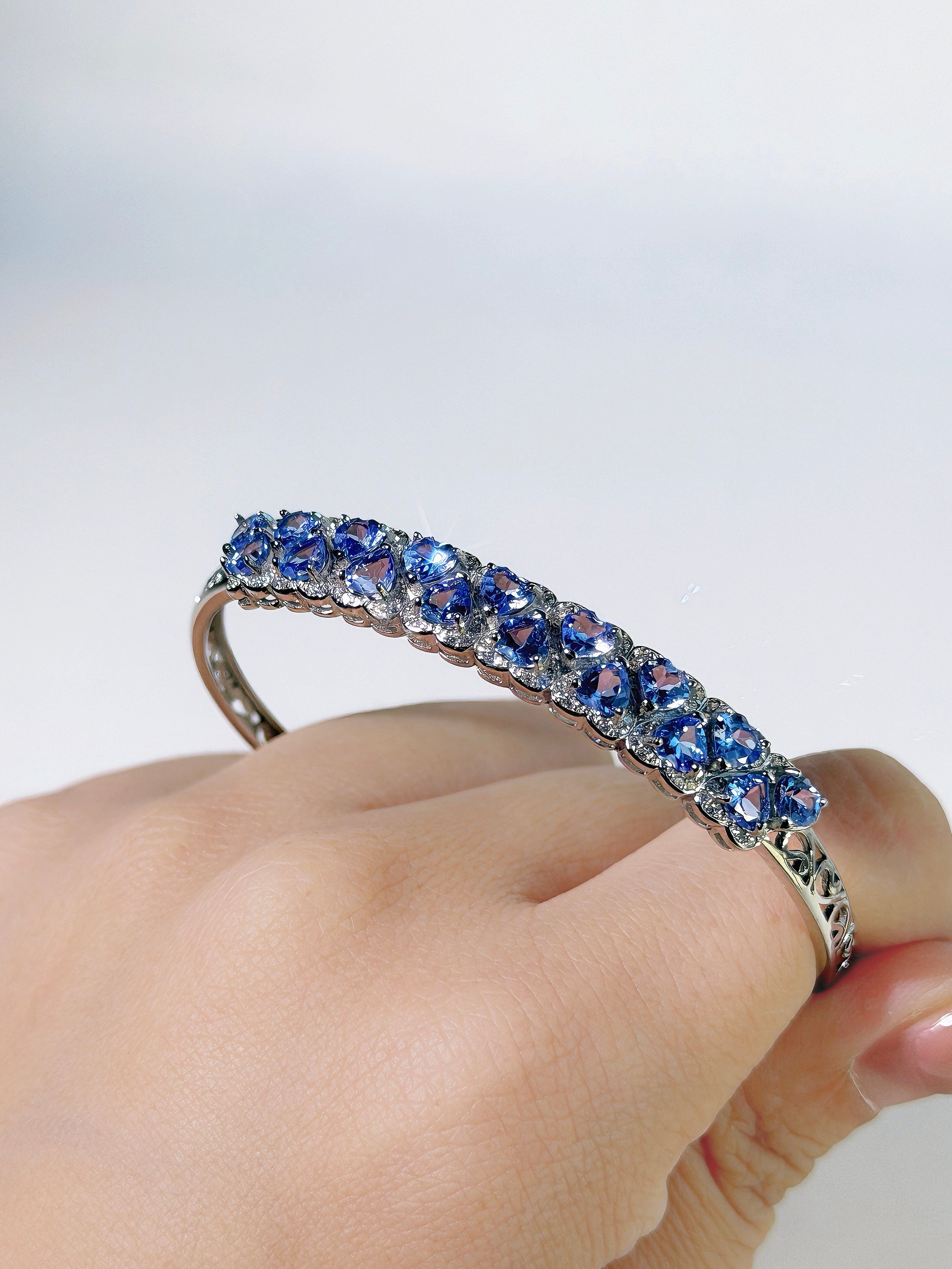 Violet Heartline Tanzanite Bangle