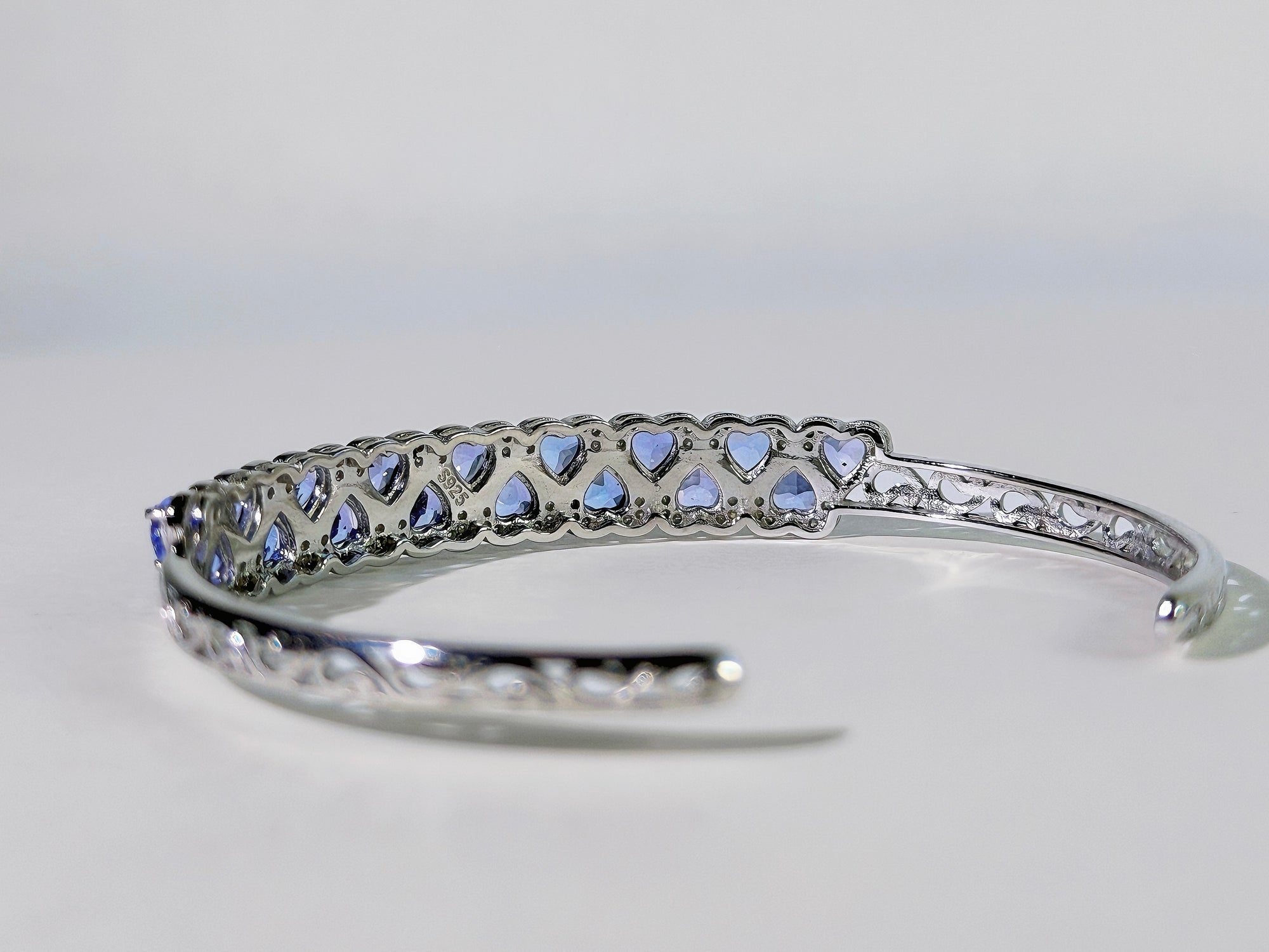 Violet Heartline Tanzanite Bangle