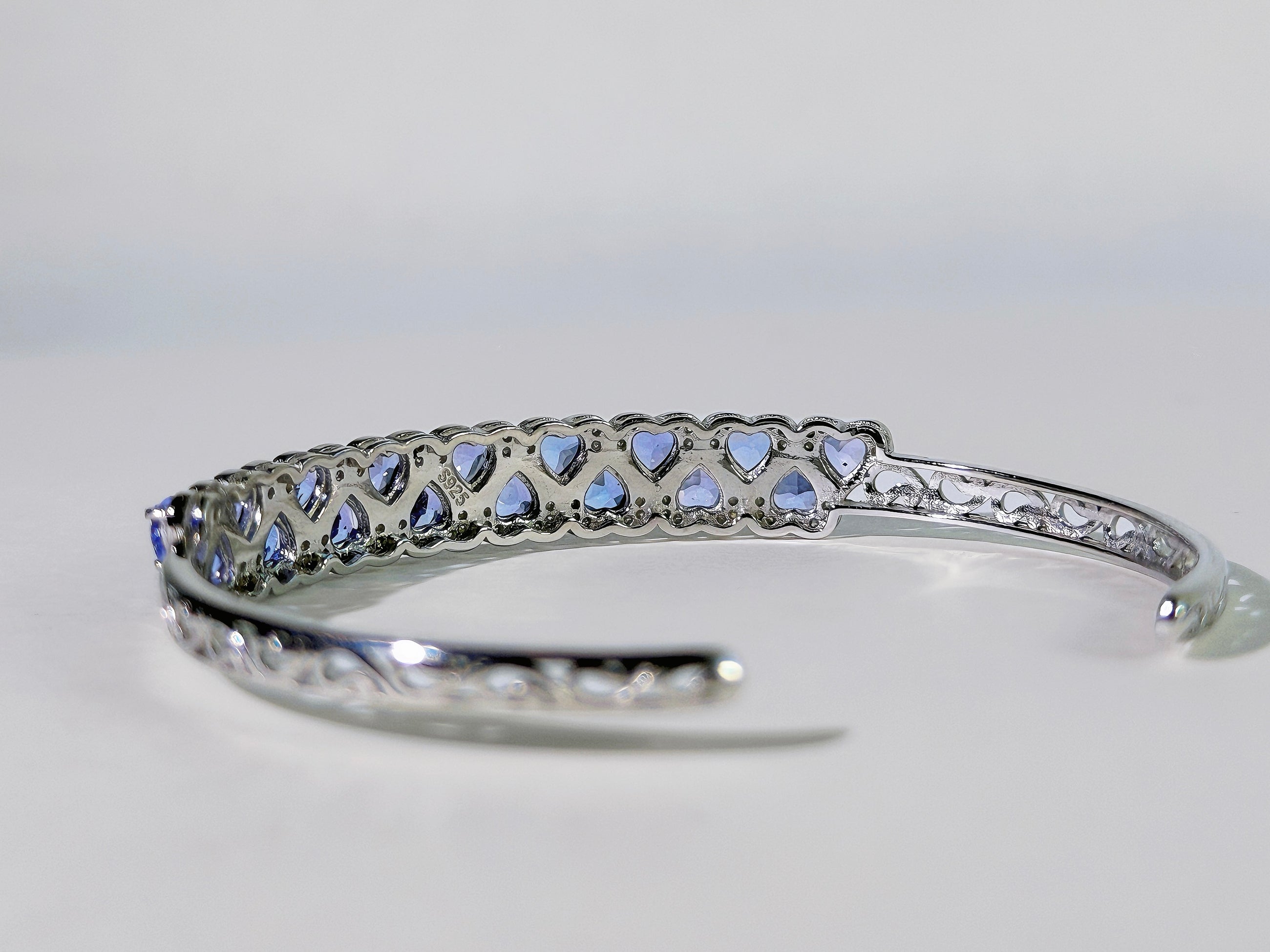 Violet Heartline Tanzanite Bangle