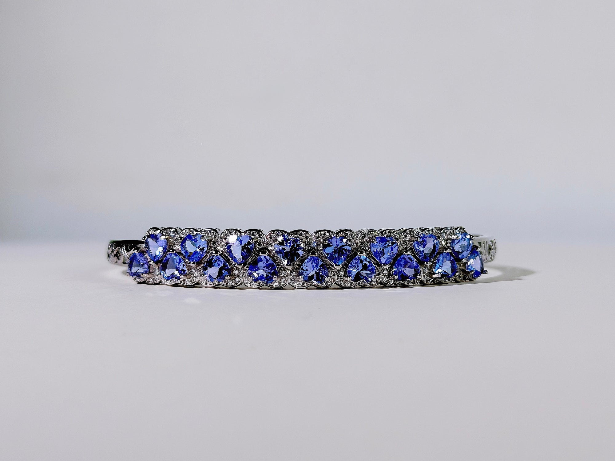 Violet Heartline Tanzanite Bangle