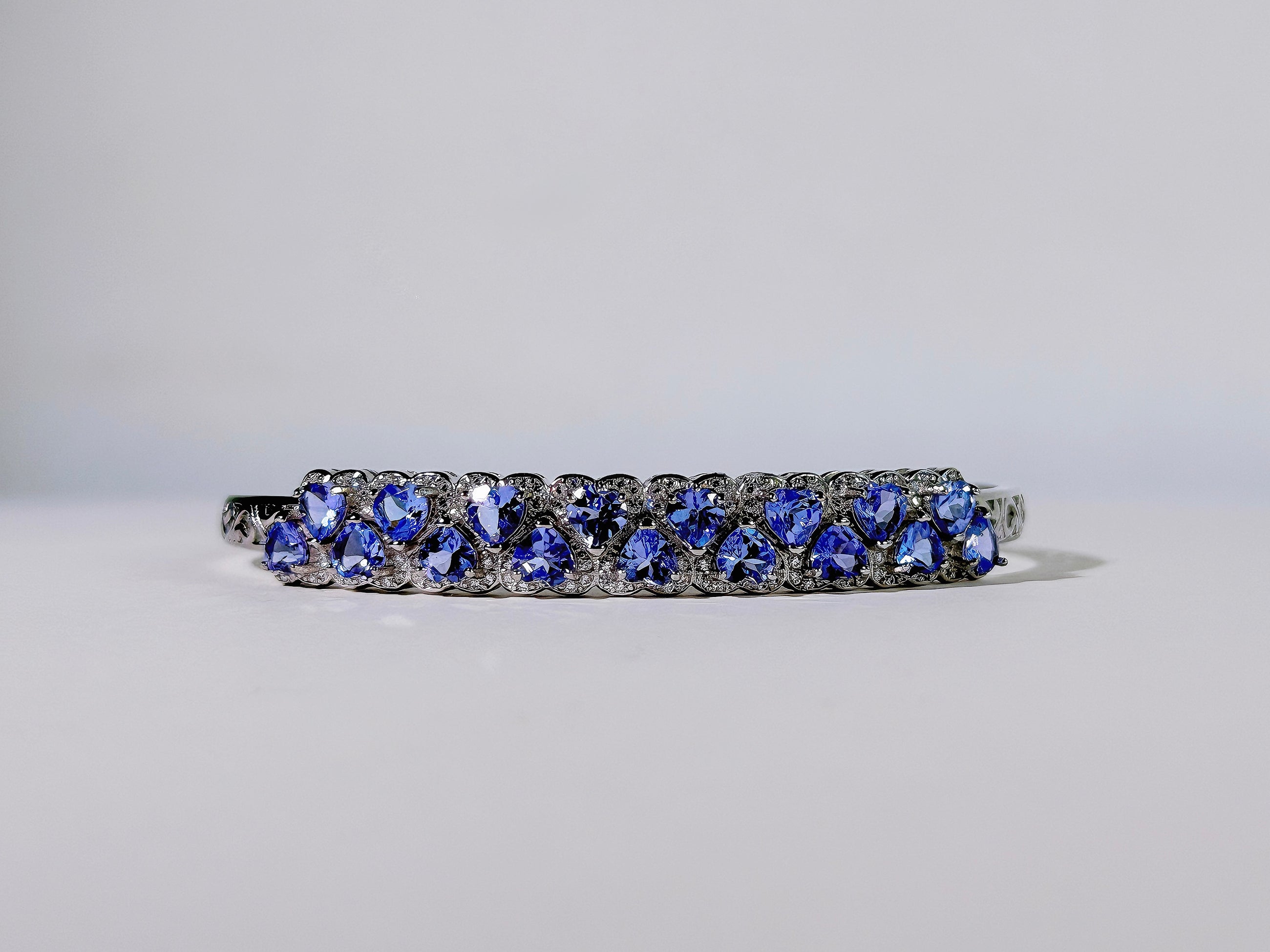 Violet Heartline Tanzanite Bangle