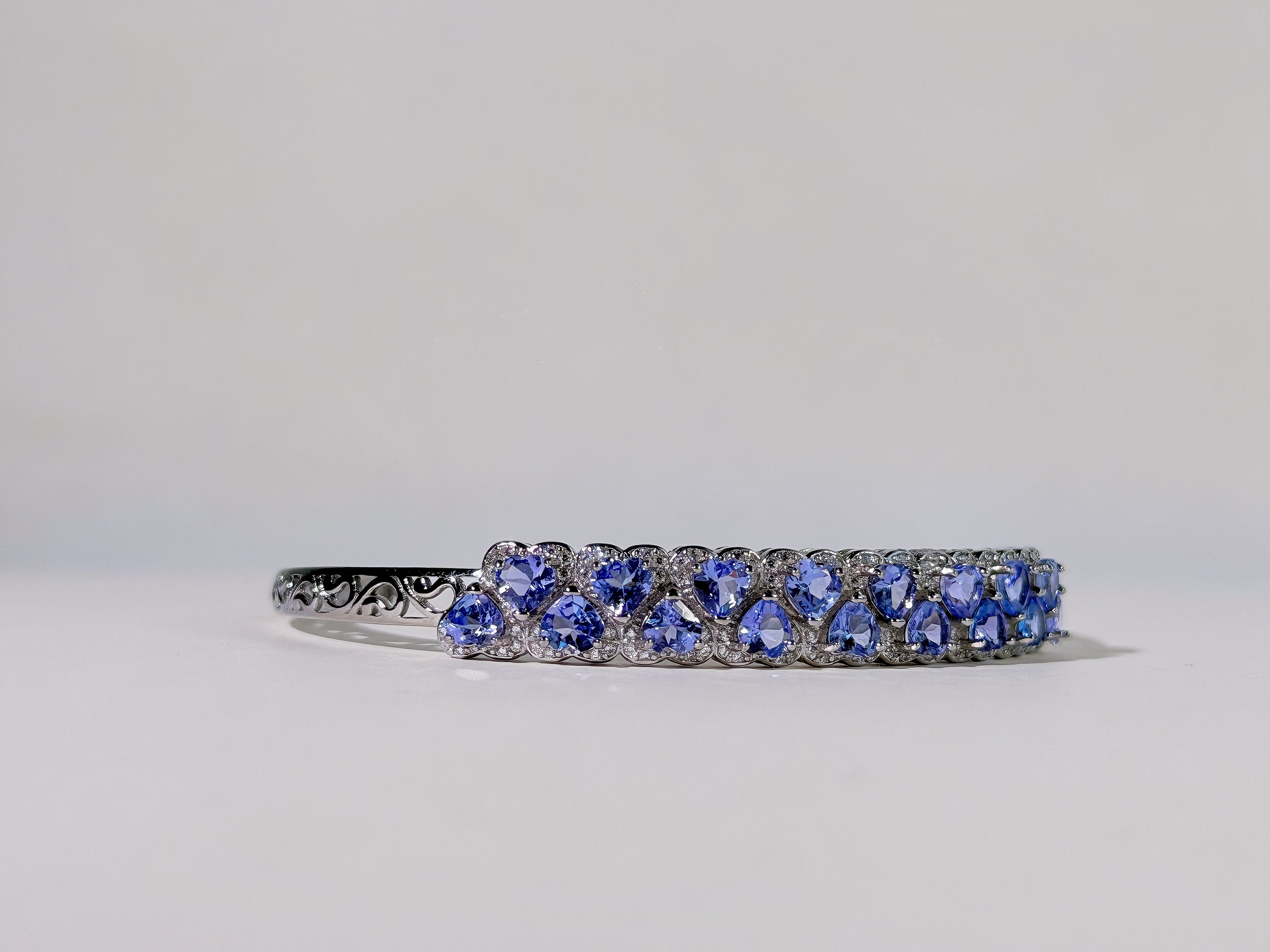Violet Heartline Tanzanite Bangle